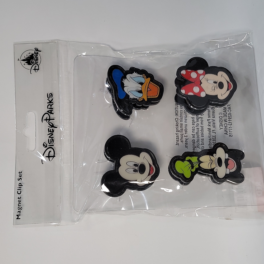 Disney Parks magnet clip set